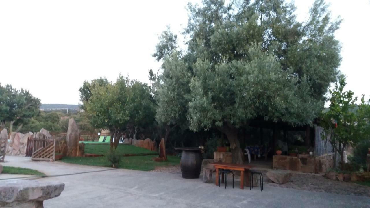 Agriturismo Sa E Padedda Mores Eksteriør billede